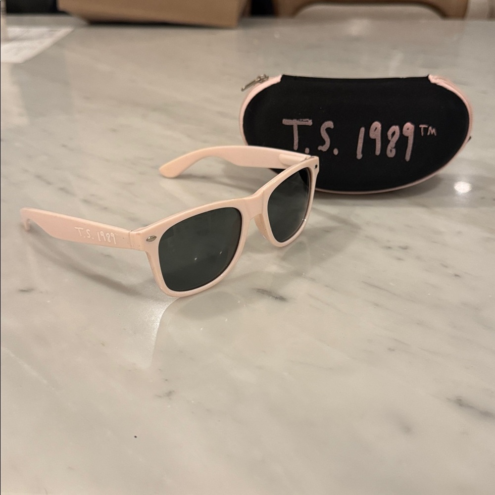 Taylor Swift 1989 Pink Sunglasses & Case